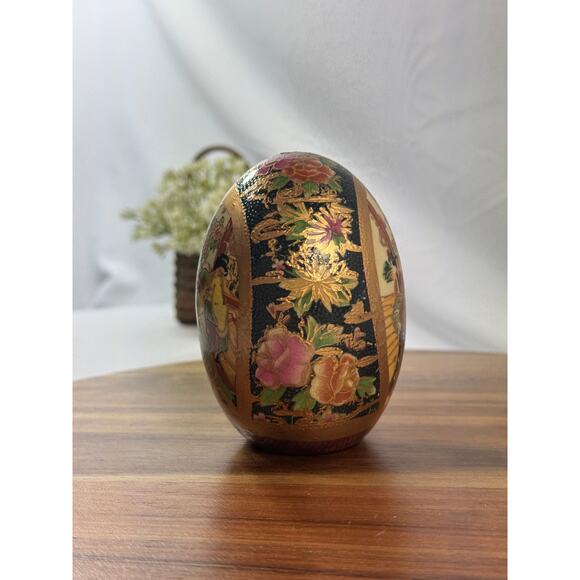 Vintage Hand-Painted Satsuma Egg | Gold Gilt Japanese Porcelain | Geisha Design - Picture 3 of 8